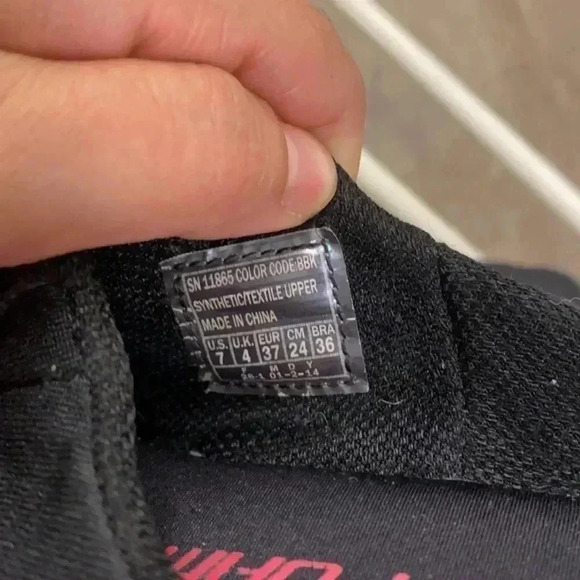 Skechers  memory foam shoes - Picture 7 of 7